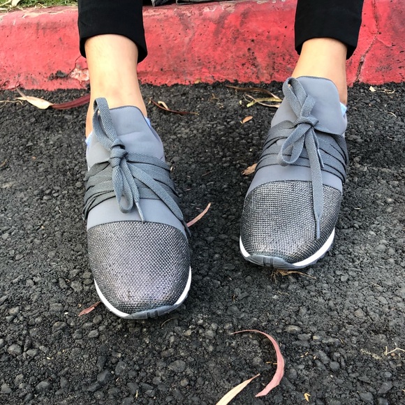 Shoes - LAST ONE ♥️ GRAY METALLIC LACE SNEAKERS